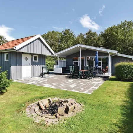 Four-bedroom Holiday In Hébergement de vacances Assens