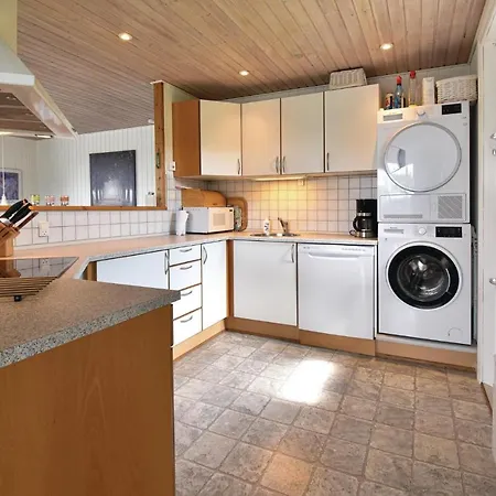 Hébergement de vacances Four-bedroom Holiday In