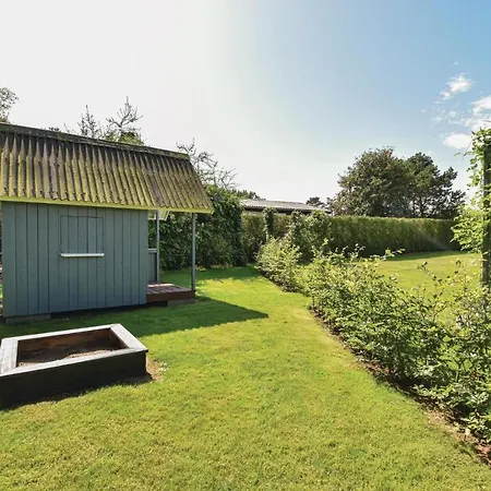 Four-bedroom Holiday In Hébergement de vacances Assens